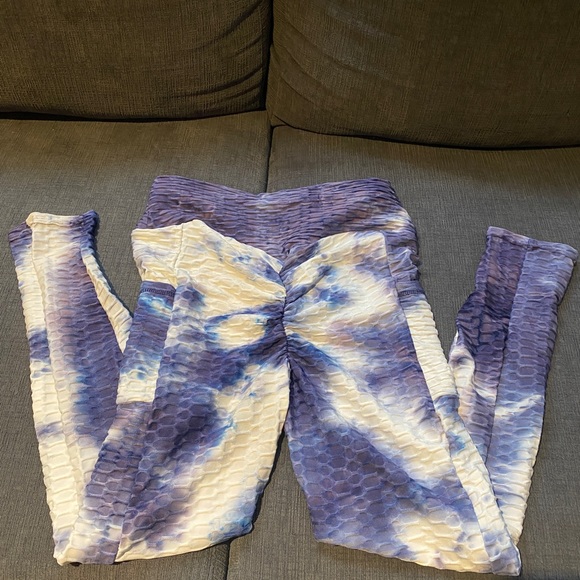 TikTok butt lifting leggings, never worn - Picture 4 of 4